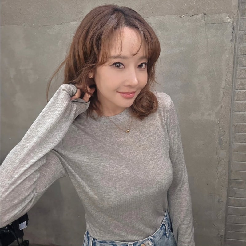 So Yujin's Quiet Charity: An Actress Who Proves Mom-Style and Minimalism Aren't Boring