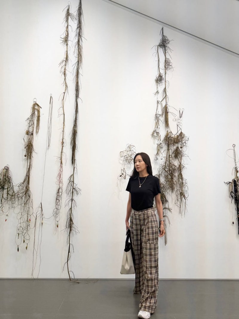 So Yujin's Quiet Charity: An Actress Who Proves Mom-Style and Minimalism Aren't Boring