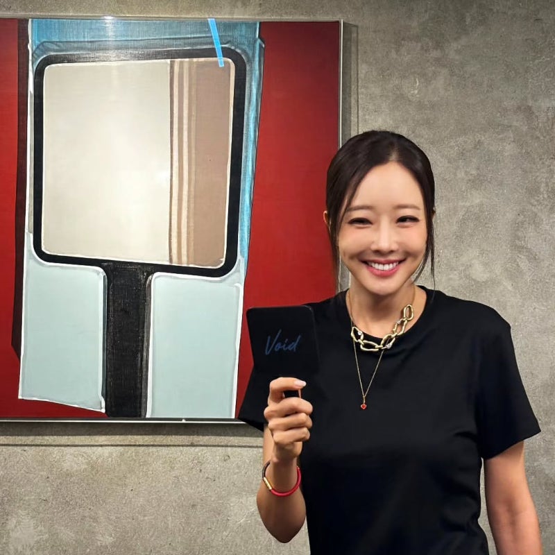 So Yujin's Quiet Charity: An Actress Who Proves Mom-Style and Minimalism Aren't Boring