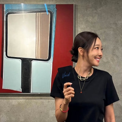 So Yujin's Quiet Charity: An Actress Who Proves Mom-Style and Minimalism Aren't Boring