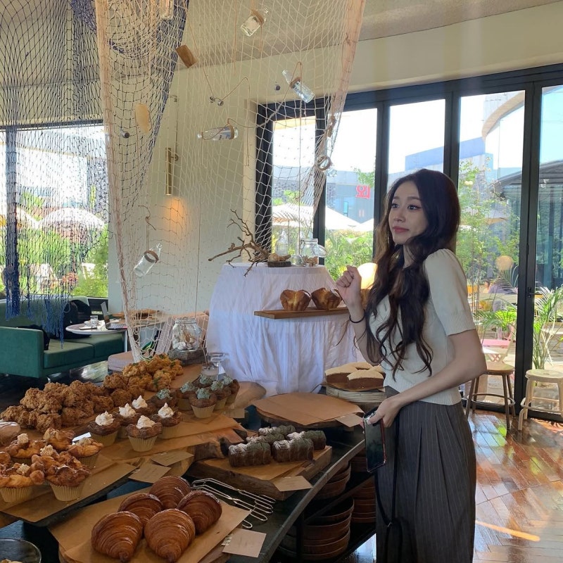 The Original Visual Center: Jiyeon's Three Essential Looks That Never Miss