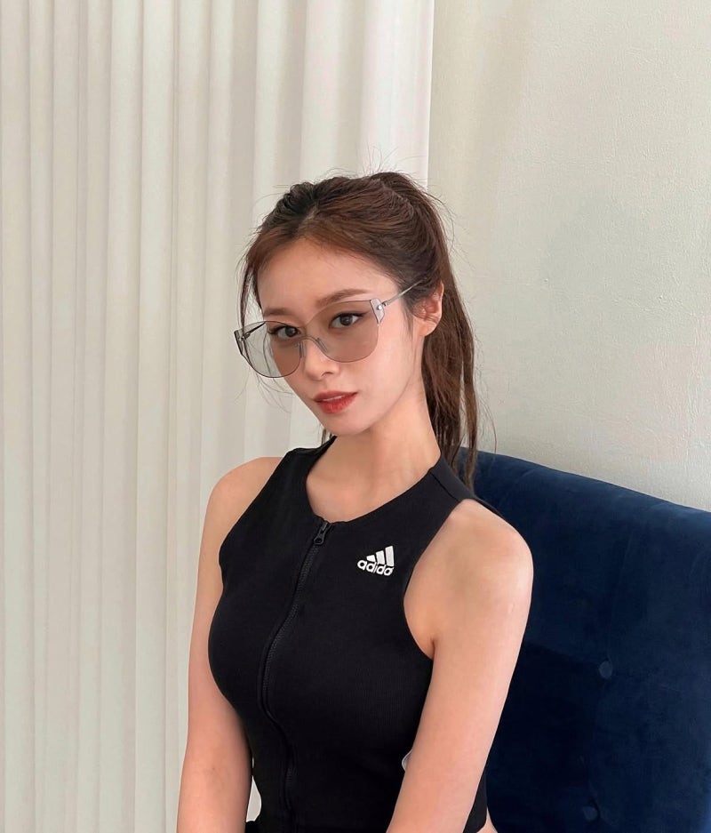 The Original Visual Center: Jiyeon's Three Essential Looks That Never Miss