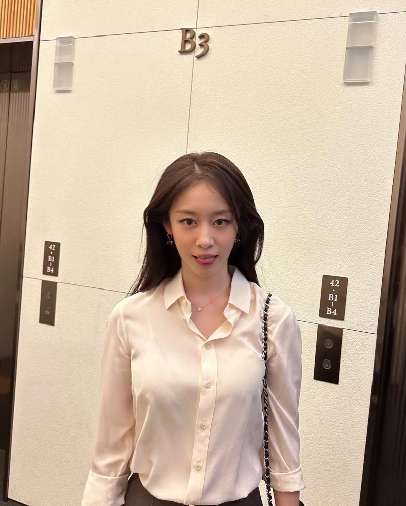 The Original Visual Center: Jiyeon's Three Essential Looks That Never Miss
