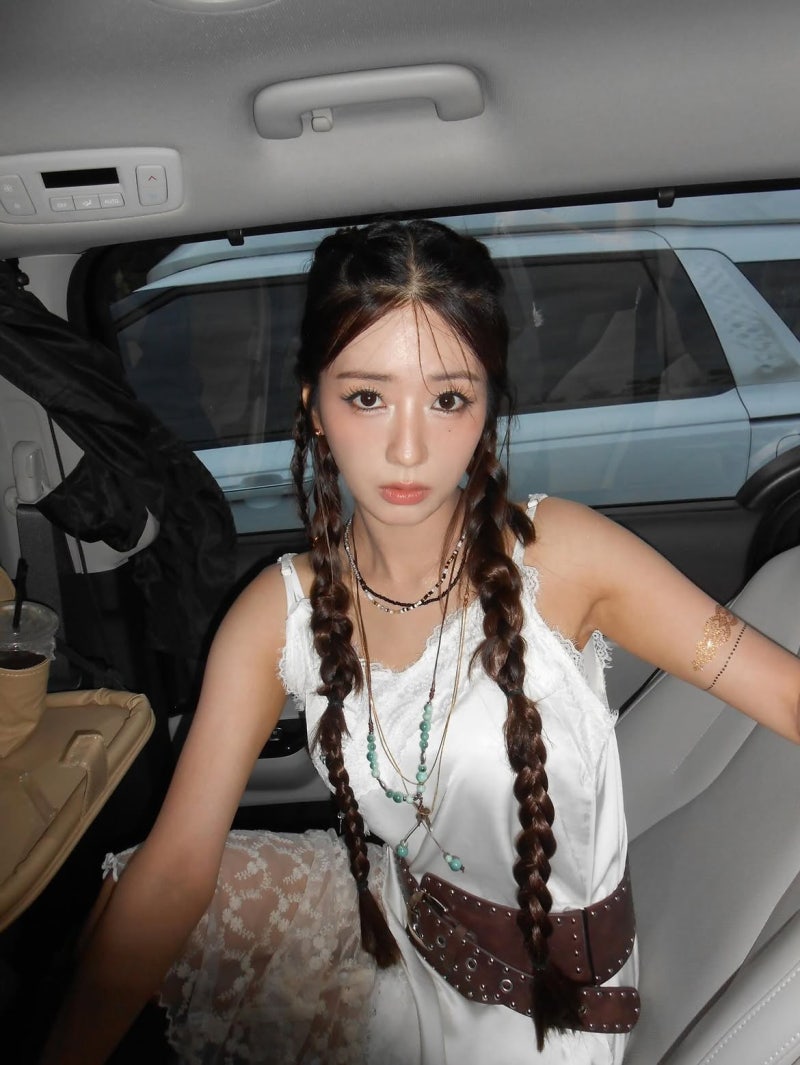 After the Wedding, Yoon Bo-mi of Apink Just Keeps Getting Riper: A Black Ruffled Cardigan Meditation