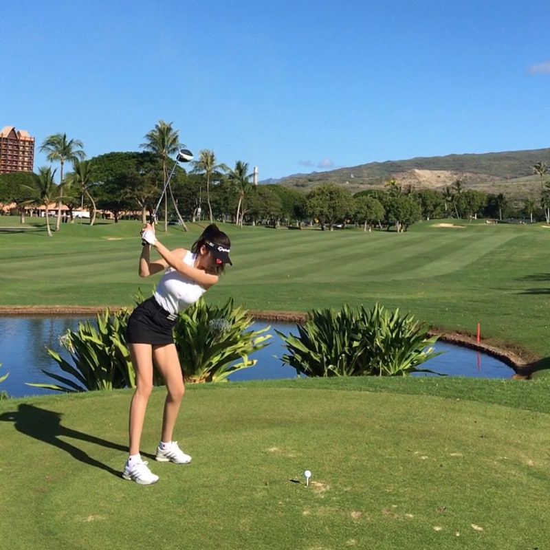 Shooting Sports Star to Fitness Icon: Ye Jeong-hwa's Hawaii Golf Wardrobe Decoded
