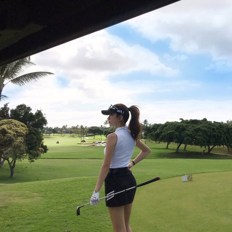 Shooting Sports Star to Fitness Icon: Ye Jeong-hwa's Hawaii Golf Wardrobe Decoded