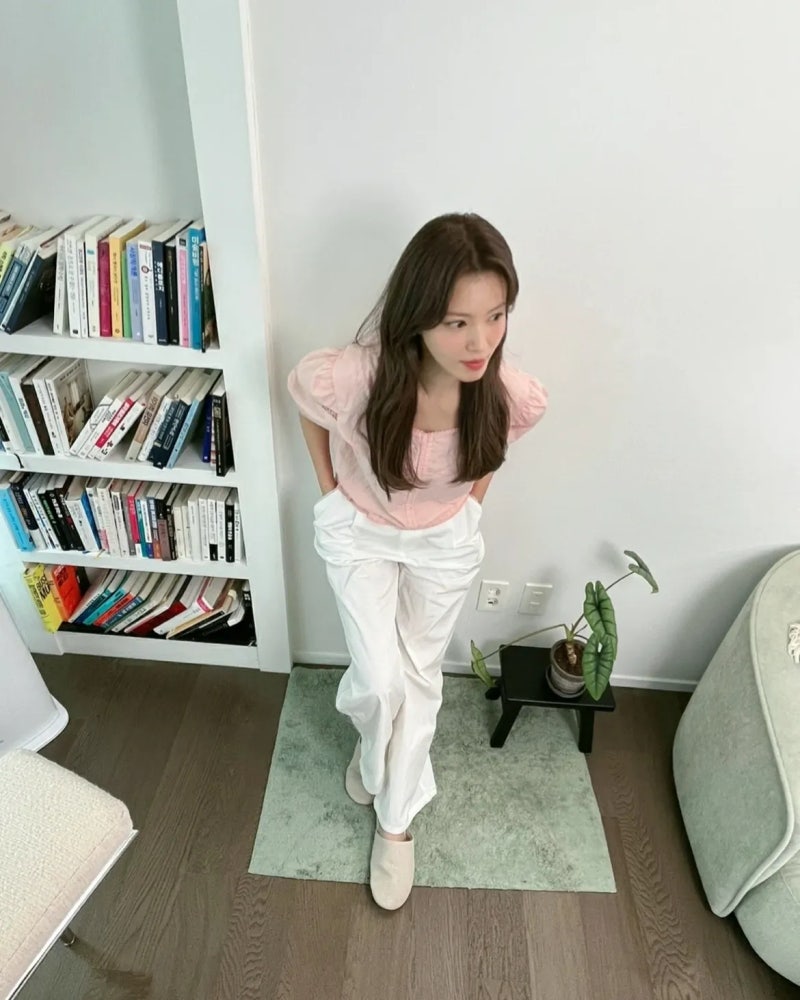 From Teen Drama Icon to Busy Mom: Jung Si-a Shows How to Dress Four Different Lives