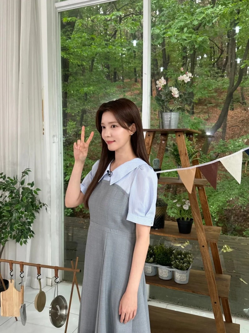 From Teen Drama Icon to Busy Mom: Jung Si-a Shows How to Dress Four Different Lives