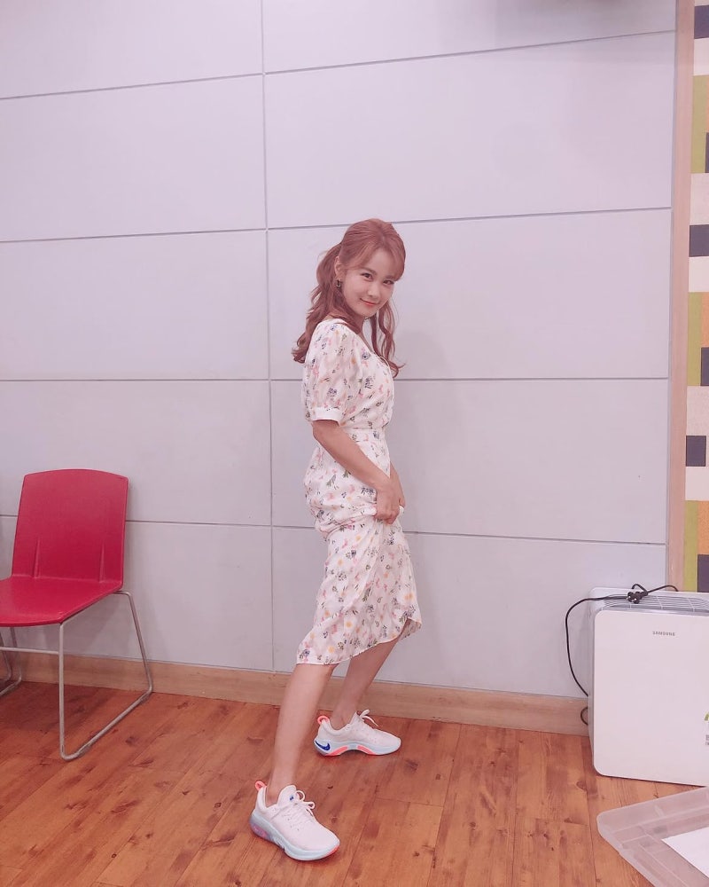 Kim Ji-min: Makeup artist turned comedian who aced a 1-in-700 audition—how she codes effortlessness across floral, denim, and airport style