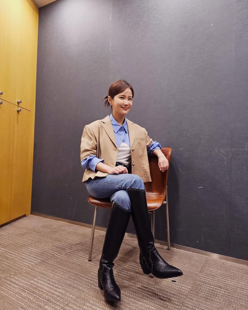Kim Ji-min: Makeup artist turned comedian who aced a 1-in-700 audition—how she codes effortlessness across floral, denim, and airport style