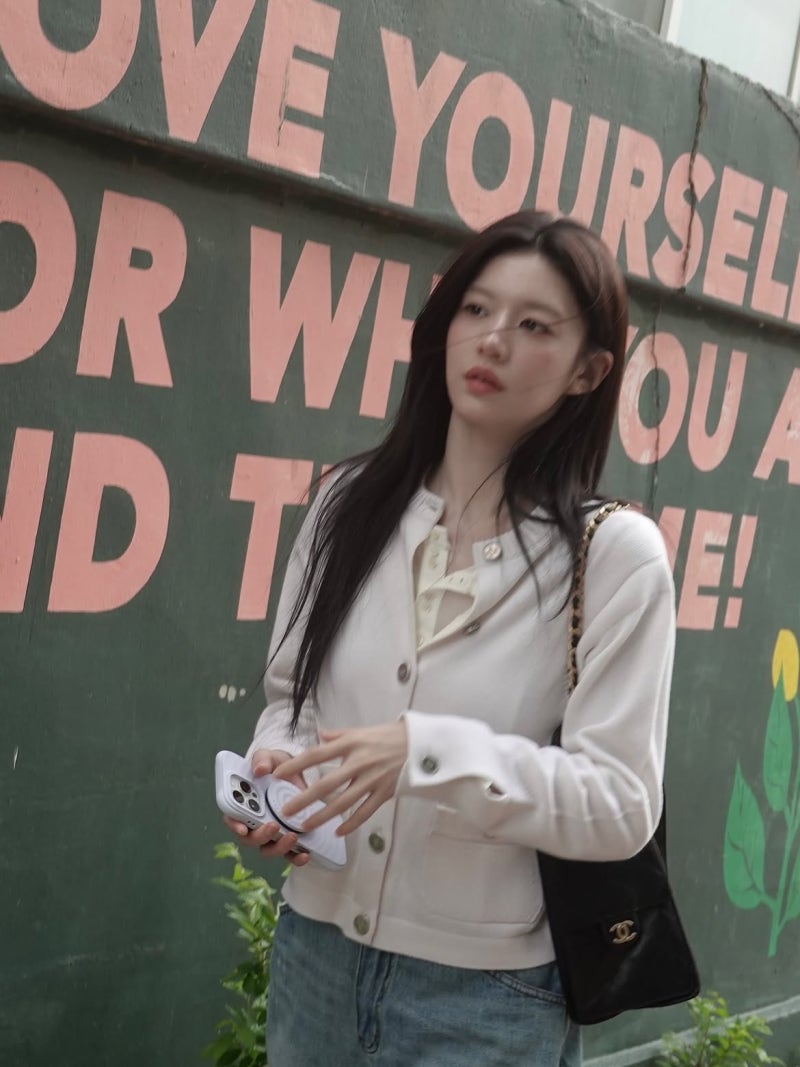 Ko Yun-jung: Seoul National grad, art major, Chanel ambassador—why she built a career from her own money, and how she dresses now