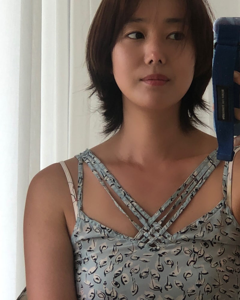 The Unplanned Theater Audition That Changed Everything: How Yoon Jin-seo Mastered Minimalist Autumn Denim
