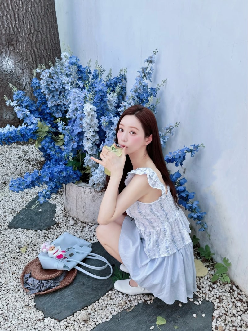 Earning 3-4x More Than Korea: How This Mainland Superstar Works Red Tennis Skirt Season