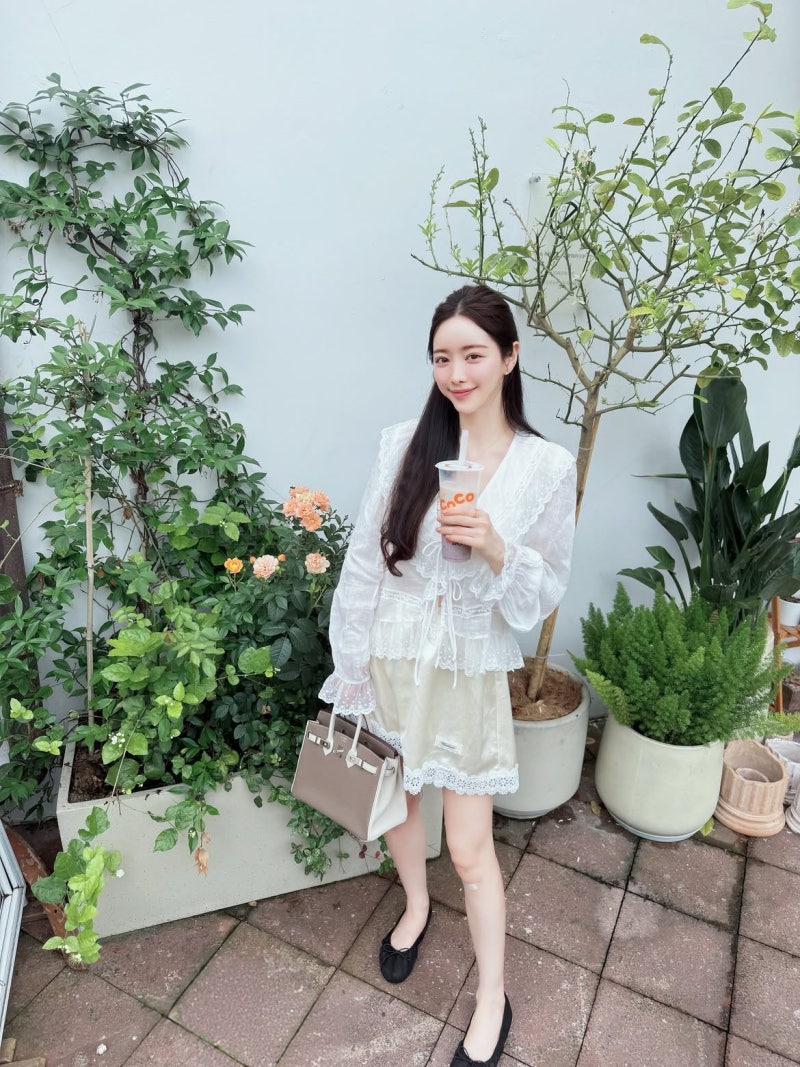 Earning 3-4x More Than Korea: How This Mainland Superstar Works Red Tennis Skirt Season