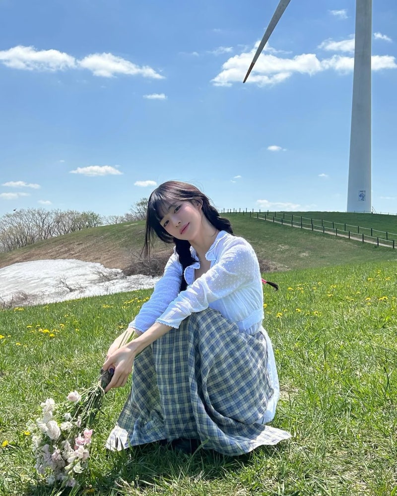 Sharp features, softer inside—Fromis_9's Lee Chae-young slays the cheerful floral dress moment