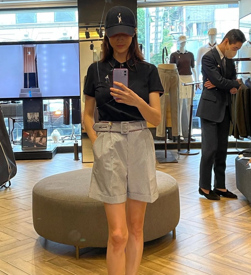 44 Years Old and It Doesn't Register. Lee Soo-kyung Takes Golf Fashion Seriously.