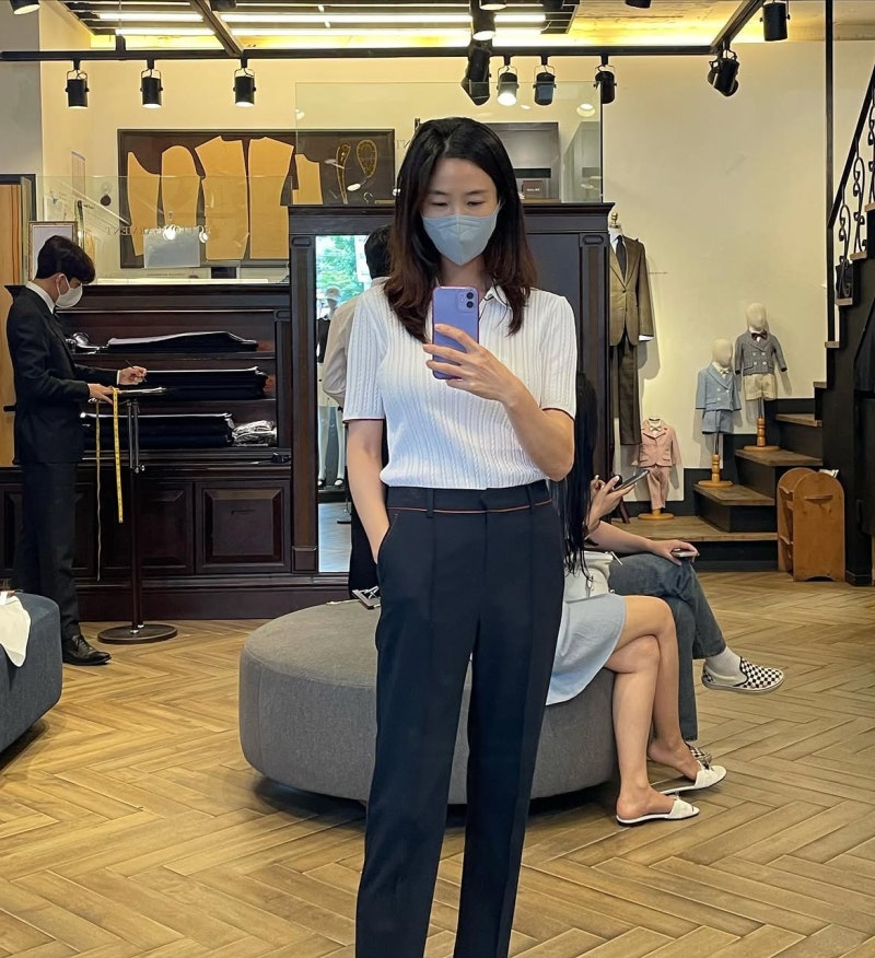 44 Years Old and It Doesn't Register. Lee Soo-kyung Takes Golf Fashion Seriously.