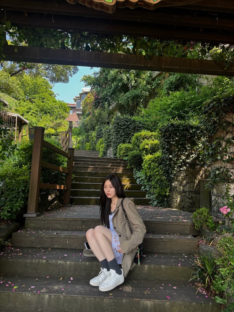 She Won a World Film Festival Award at 15. Now Park Ji-hoo Is Proving That Young Talent Ages Into Genuine Presence, One Layered Look at a Time