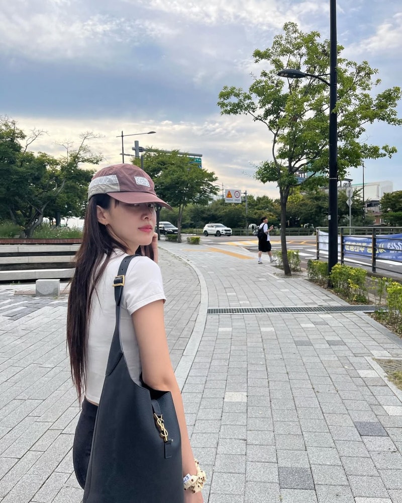 All Smiles Are Warmth, Deadpan Reads as Ice — Meet the Chameleon Actress Rocking Denim-on-Denim Like a Gen-Z Summer Dream