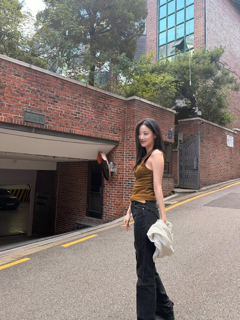 The Photography Muse Runs Her Route: Lee Na-eun's Summer Athletic Looks With Verified Miles