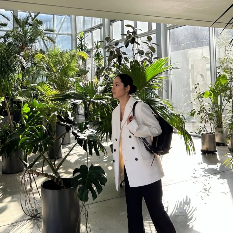 Everyone Knew Her as a Screen Goddess. Then She Went on a Variety Show and Everything Changed: Han Ga-in Nails Autumn Casual in Three Unexpected Ways