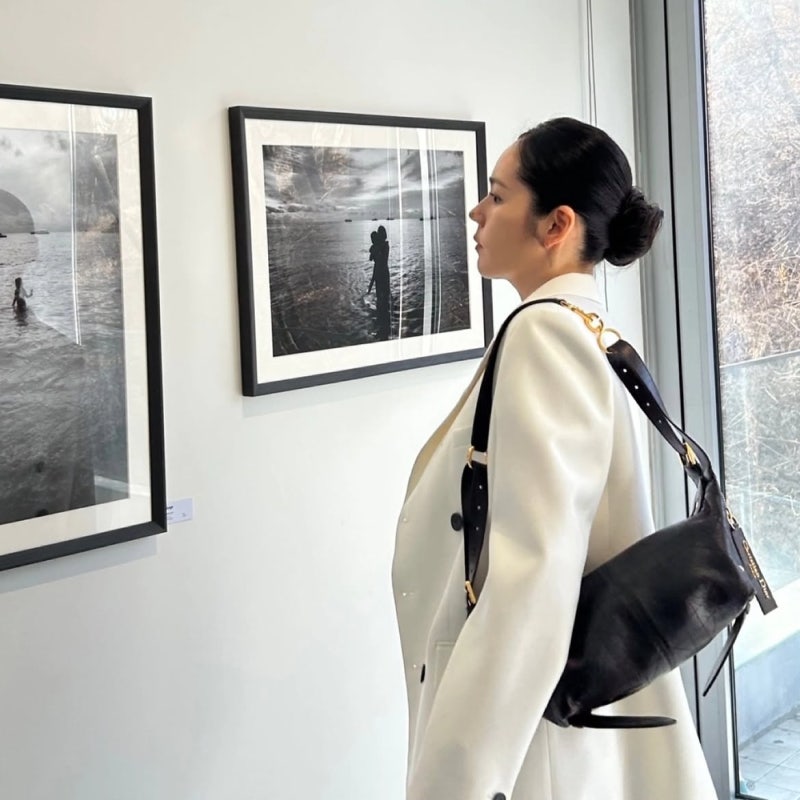 Everyone Knew Her as a Screen Goddess. Then She Went on a Variety Show and Everything Changed: Han Ga-in Nails Autumn Casual in Three Unexpected Ways