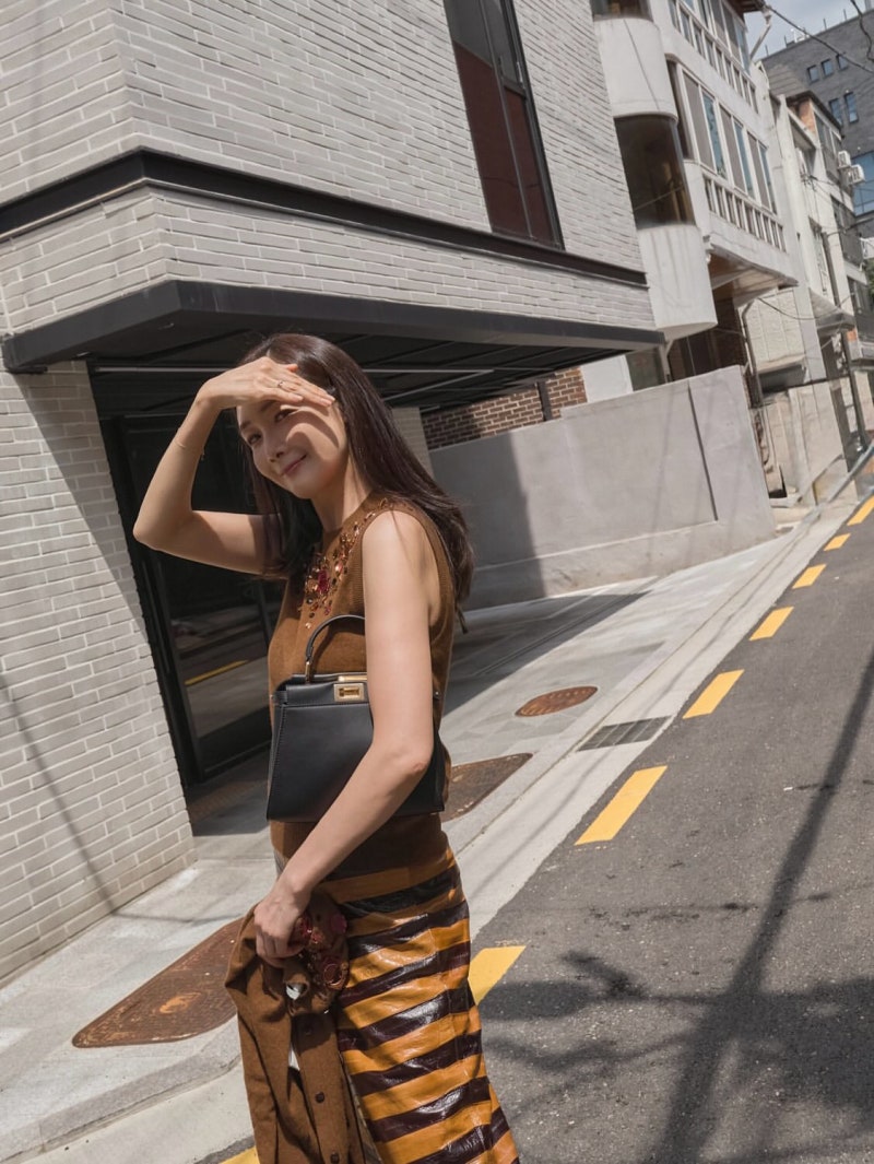 Actress Choi Ji-woo Won a Lookalike Contest for Isabelle Adjani in the 90s and Never Looked Back—Now She's Teaching Brown Tones