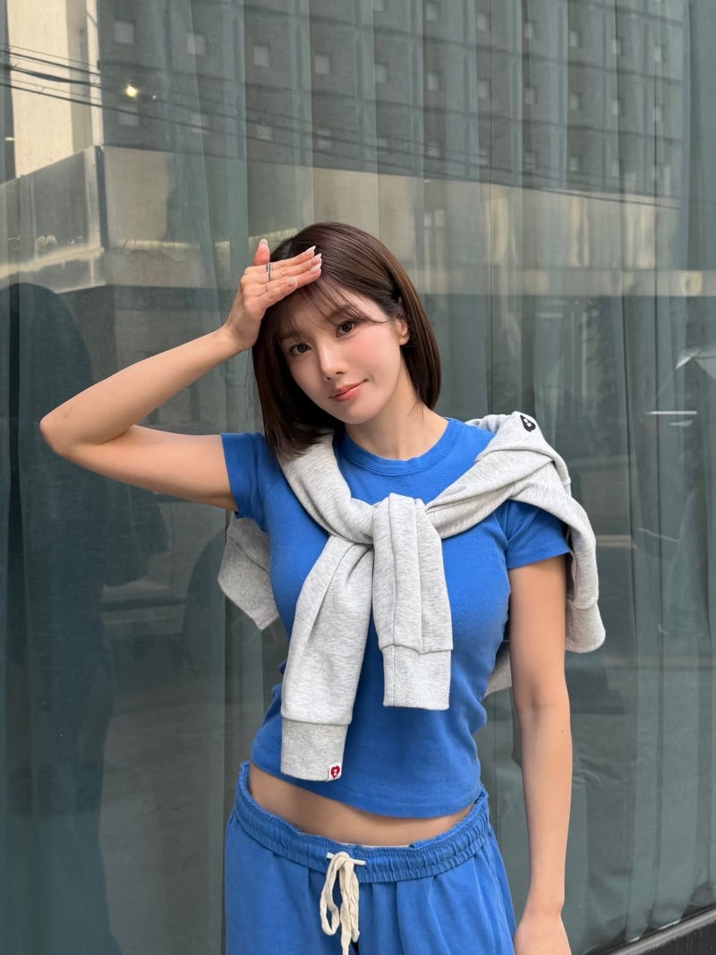 Singer Kwon Eun-bi Defied Her Parents Three Times to Get On Stage—Now Watch Her Own Every Room She Walks Into