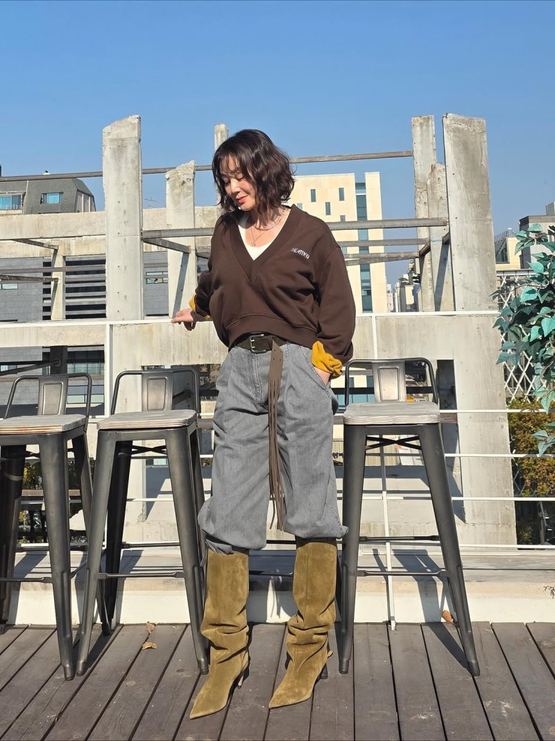 Actress Kim Sung-ryung at 50+ Still Pulling Off Brown Knit Luxury and the Kind of Ease Most People Only Dream About