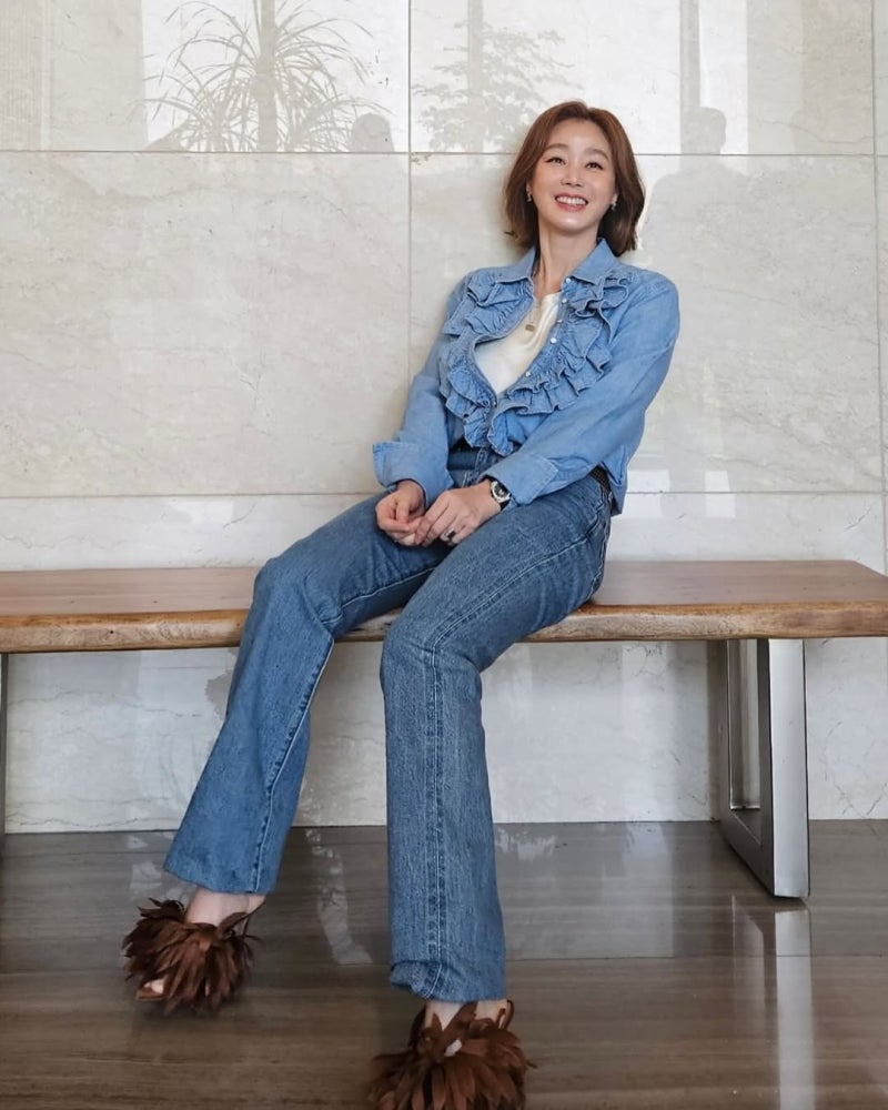 Actress Kim Sung-ryung at 50+ Still Pulling Off Brown Knit Luxury and the Kind of Ease Most People Only Dream About