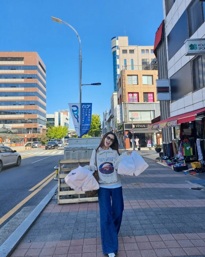 Actress Lee Tae-ran Proves She Can Wear It All—from Crisp Blazers to Comfy Denim