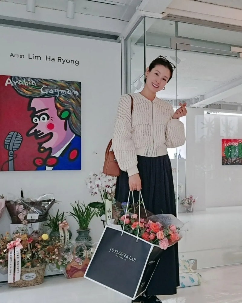 Actress Lee Tae-ran Proves She Can Wear It All—from Crisp Blazers to Comfy Denim