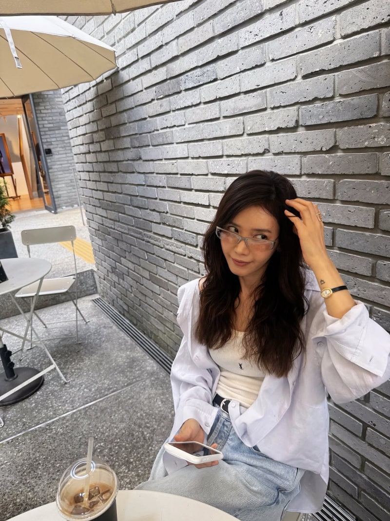 20 Years of Timeless Style: Chae Jeong-an's Cafe-to-Runway Rotation