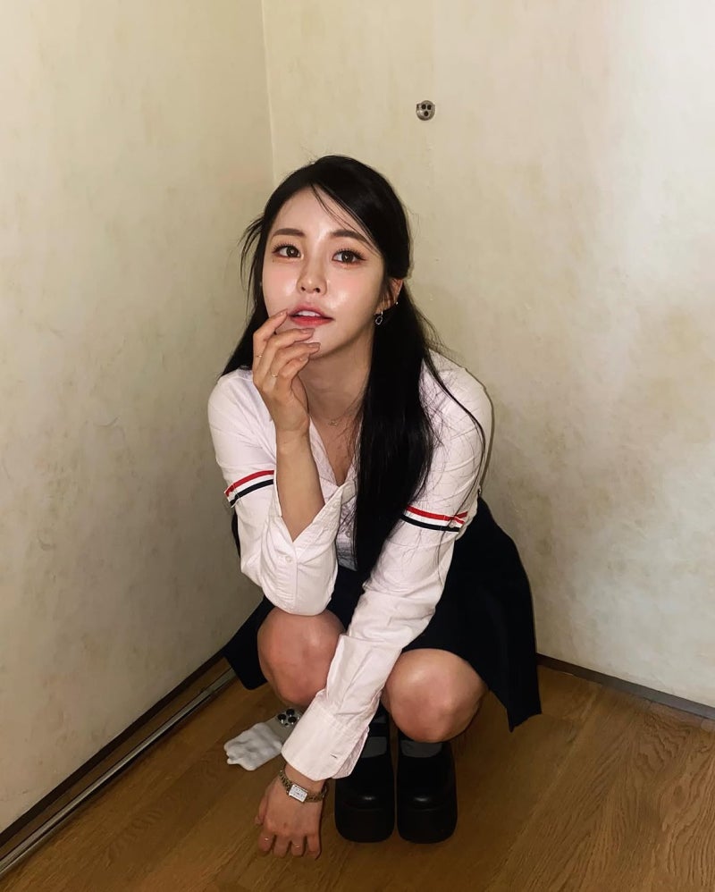 From 4-Year-Old Song to Chart Peak: Nam Yu-jeong's Travel Casual Style