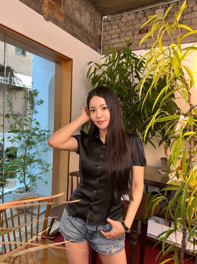 From 4-Year-Old Song to Chart Peak: Nam Yu-jeong's Travel Casual Style