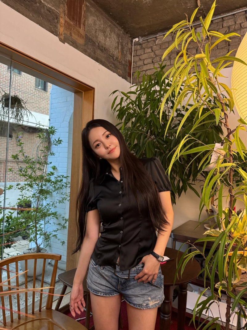 From 4-Year-Old Song to Chart Peak: Nam Yu-jeong's Travel Casual Style