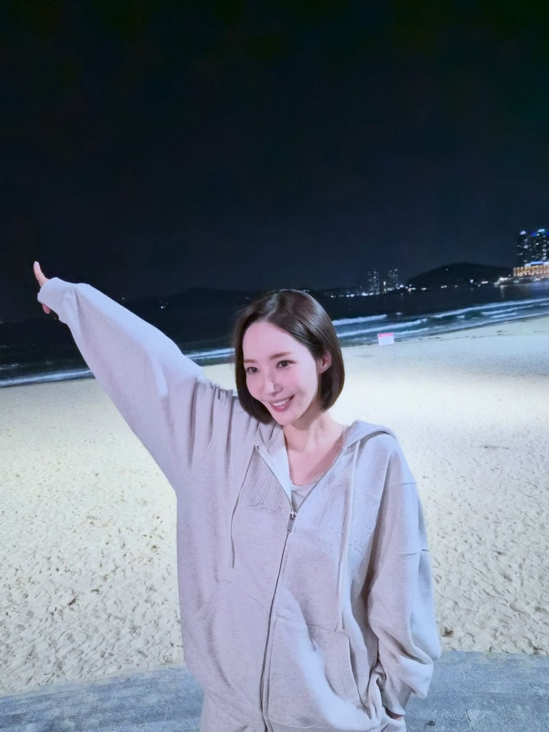 A Masterpiece Per Decade: Park Min-young's Off-Duty Wardrobe Shifts Genre with Every Career Chapter
