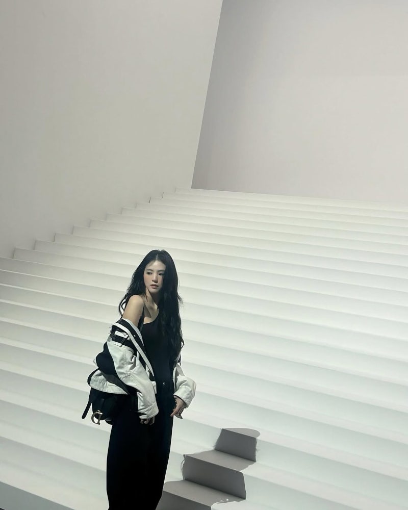 From Breakout Role to Icon: Han So-hee Balances Dior Minimalism, All-Black Attitude, and Sportswear Freshness