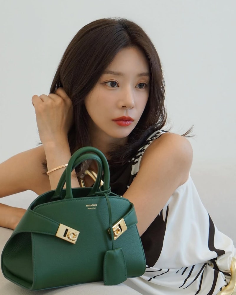 Lee Joo-bin's Four Seasons of Style: From File-Photo Viral Moment to Chic Office to Cafe Calm