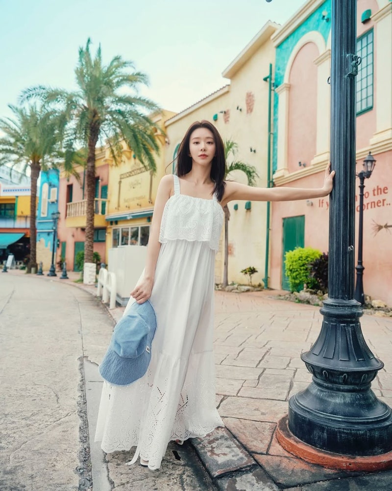 Lee Joo-bin's Four Seasons of Style: From File-Photo Viral Moment to Chic Office to Cafe Calm