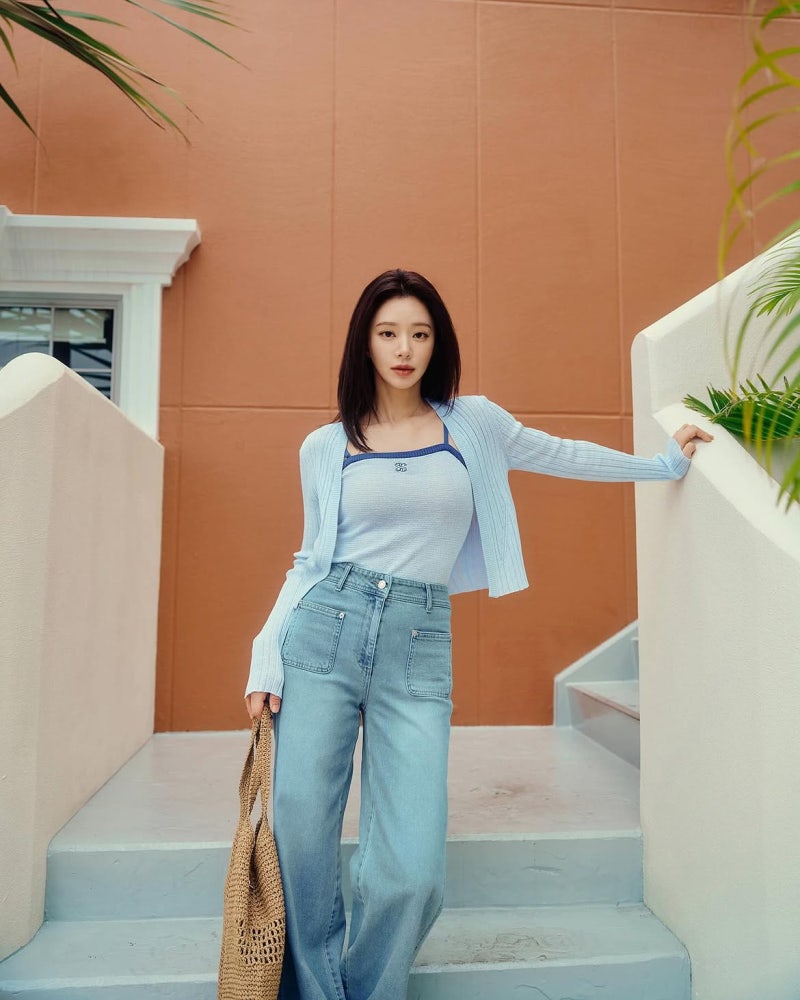 Lee Joo-bin's Four Seasons of Style: From File-Photo Viral Moment to Chic Office to Cafe Calm