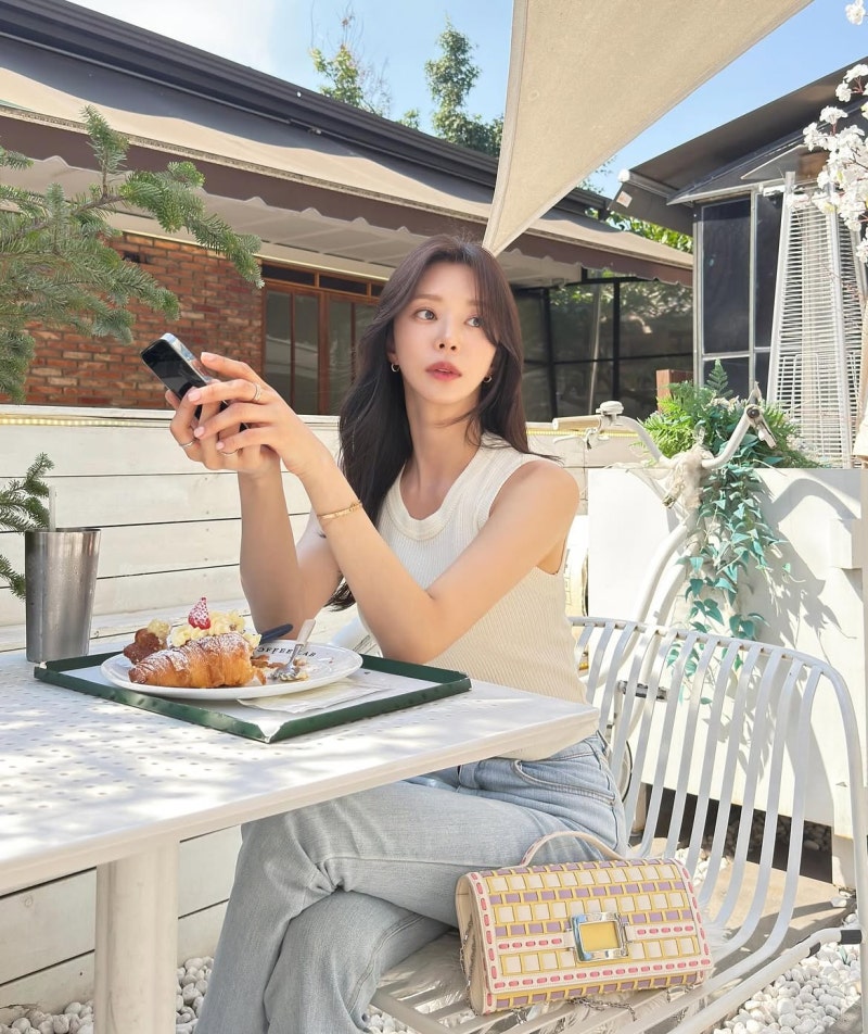 Lee Joo-bin's Four Seasons of Style: From File-Photo Viral Moment to Chic Office to Cafe Calm
