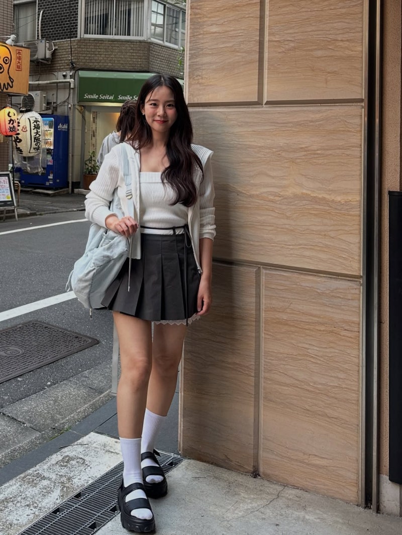 Han Seung-yeon's Tokyo Minimalism—How a Real Estate Mogul Rocks Delicate Femininity