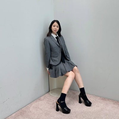 Han Seung-yeon's Tokyo Minimalism—How a Real Estate Mogul Rocks Delicate Femininity