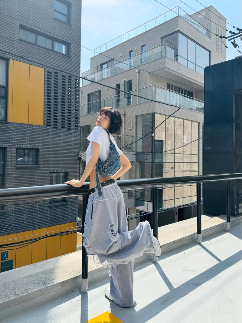 Beauty That Takes Its Own Risks: How Nana Wears Comfort Into Confidence