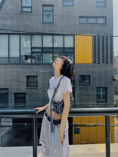 Beauty That Takes Its Own Risks: How Nana Wears Comfort Into Confidence