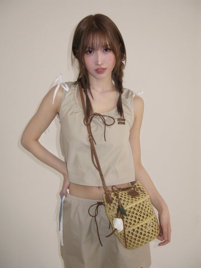 The Dancer Seniors Keep Their Eye On: Momo's Three Seasonal Shifts From Resort Beige to Retro Suede