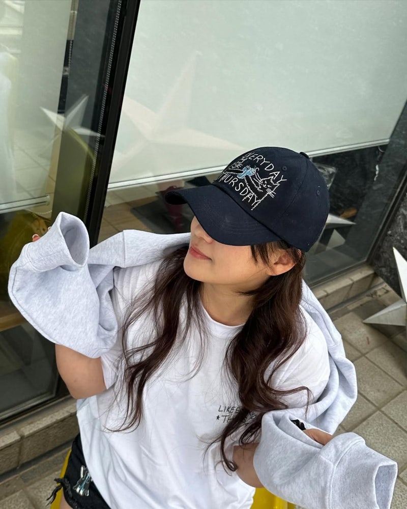 The Singer With Layers: Jo Hyeon-a Proves You Can't Fail in a Saint Laurent Raffia Bag & Summer Travel Look