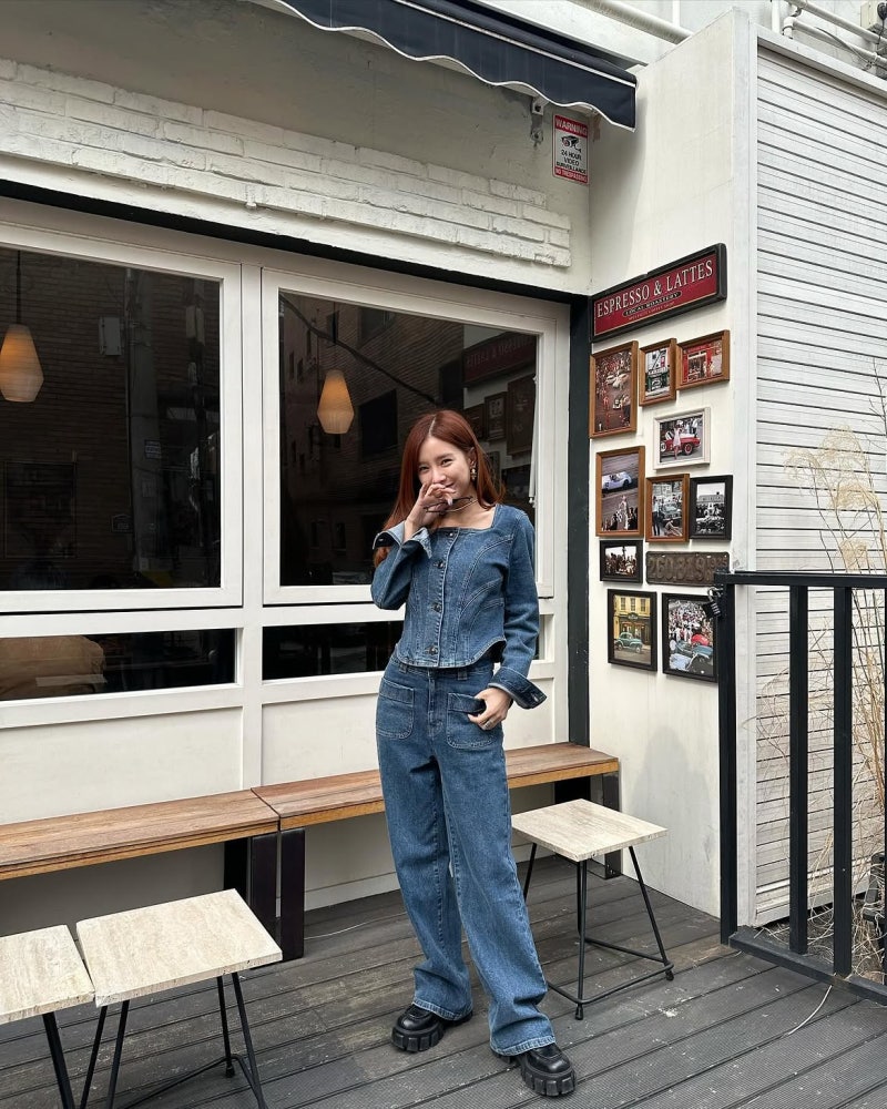 The Box Office Closer: Kim So-eun's Refined Four-Look Gallery From Gallery Floors to Camel Suede Transit