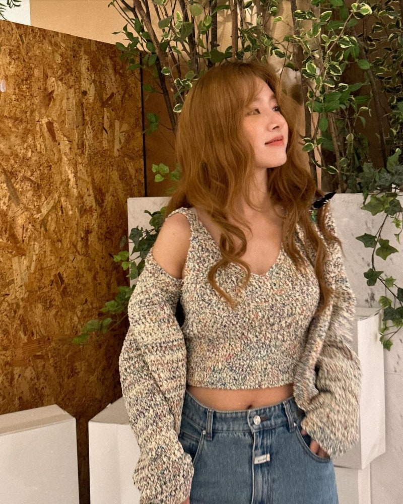 The Box Office Closer: Kim So-eun's Refined Four-Look Gallery From Gallery Floors to Camel Suede Transit